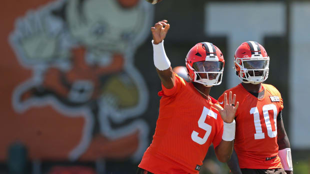 Browns quarterback Jameis Winston throws as quarterback Tyler Huntley watches during minicamp, Wednesday, June 12, 2024, in B