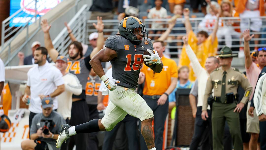 Oct 3, 2026; Knoxville, Tennessee, USA;  Tennessee Volunteers running back DeSean Bishop (18) runs for a touchdown against the Auburn Tigers during the second half at Neyland Stadium.  Mandatory Credit: Randy Sartin-Imagn Images