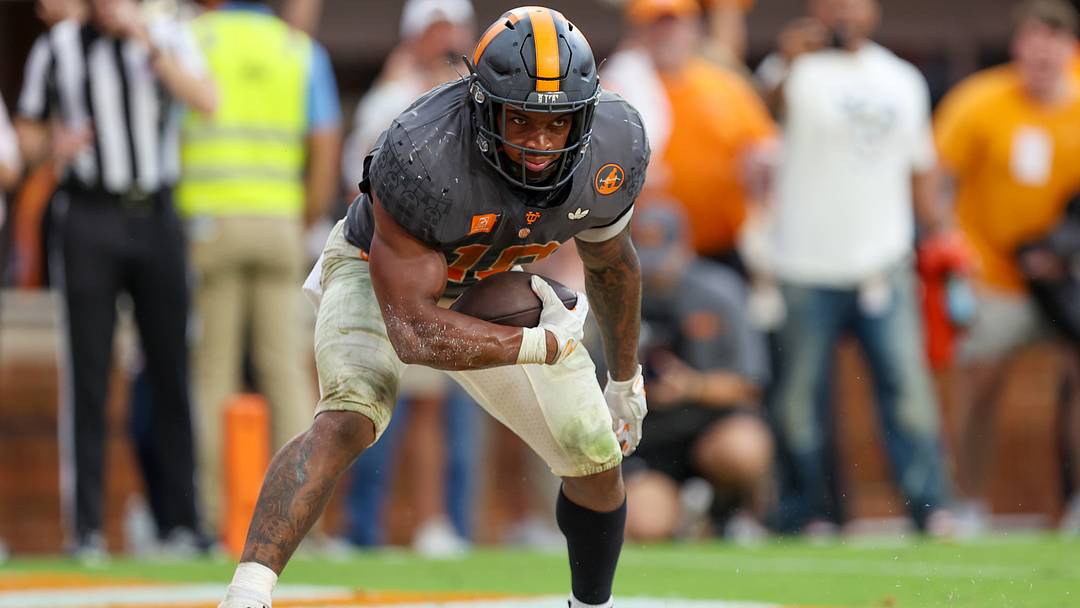 Oct 3, 2026; Knoxville, Tennessee, USA; Tennessee Volunteers running back DeSean Bishop (18) scores a touchdown against the Auburn Tigers during the second half at Neyland Stadium. Mandatory Credit: Randy Sartin-Imagn Images Oct 3, 2026; Knoxville, Tennessee, USA; Tennessee Volunteers running back DeSean Bishop (18) scores a touchdown against the Auburn Tigers during the second half at Neyland Stadium. Mandatory Credit: Randy Sartin-Imagn Images