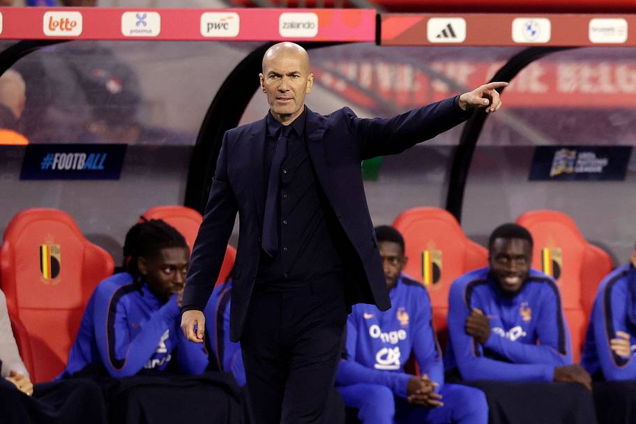 Zinedine Zidane pointing.