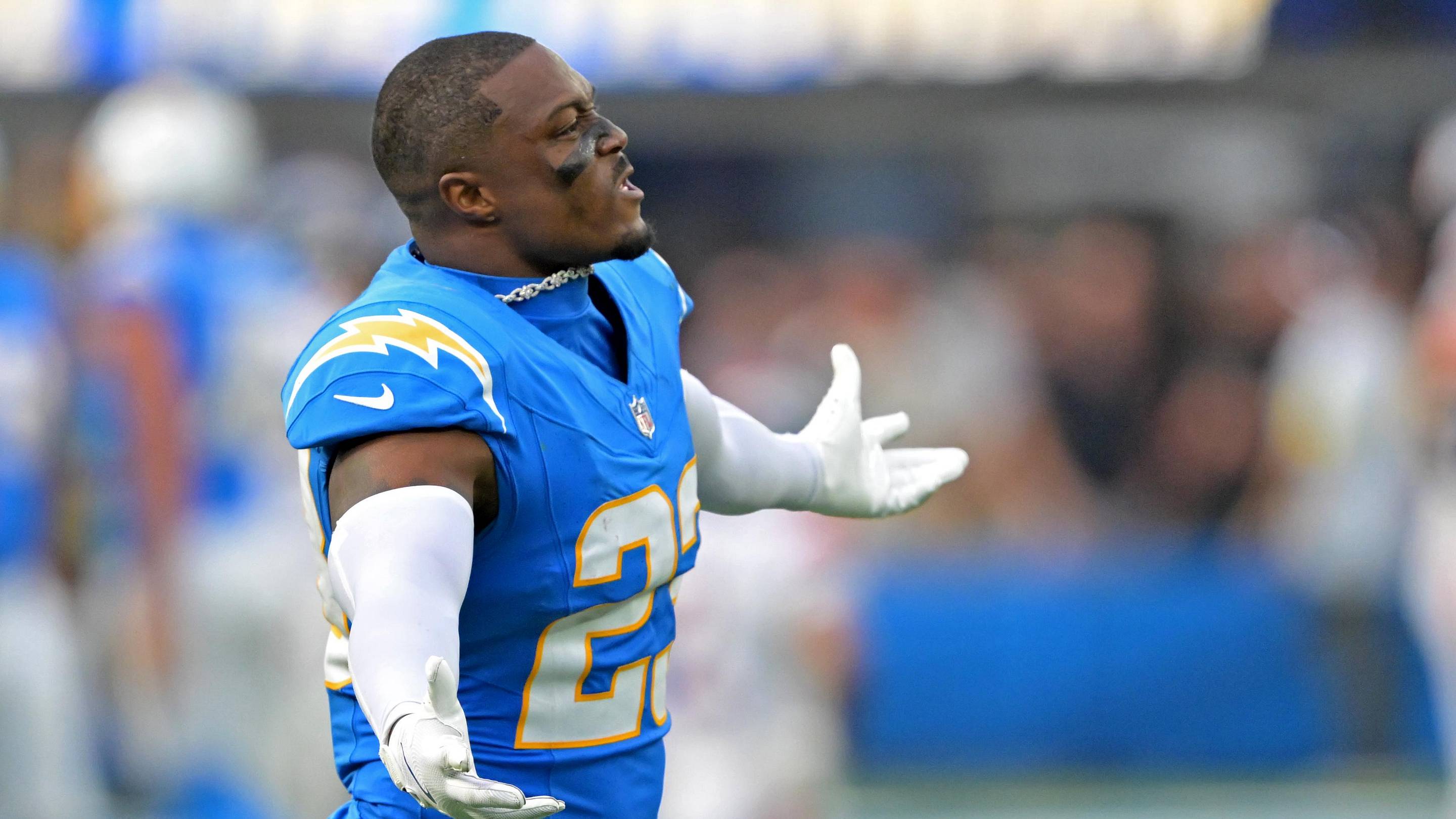 Tony Jefferson hit leads to ejection, Jim Harbaugh, Andy Reid help break up skirmish