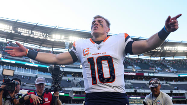 Bo Nix walks off the field after beating the Eagles