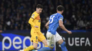 Napoli vs Barcelona dalam leg pertama babak 16 besar Liga Champions berakhir imbang 1-1. 