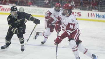 Wisconsin's Quinn Finley controls the puuck as Lindenwood's Jaeden Mercier chases on Friday Jan.