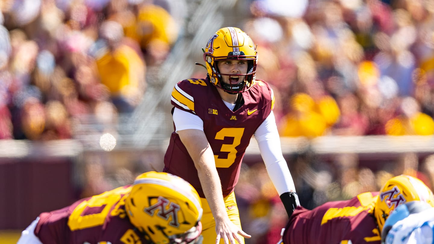 Minnesota Redshirt-Freshman Drake Lindsey Leads Gophers Offense