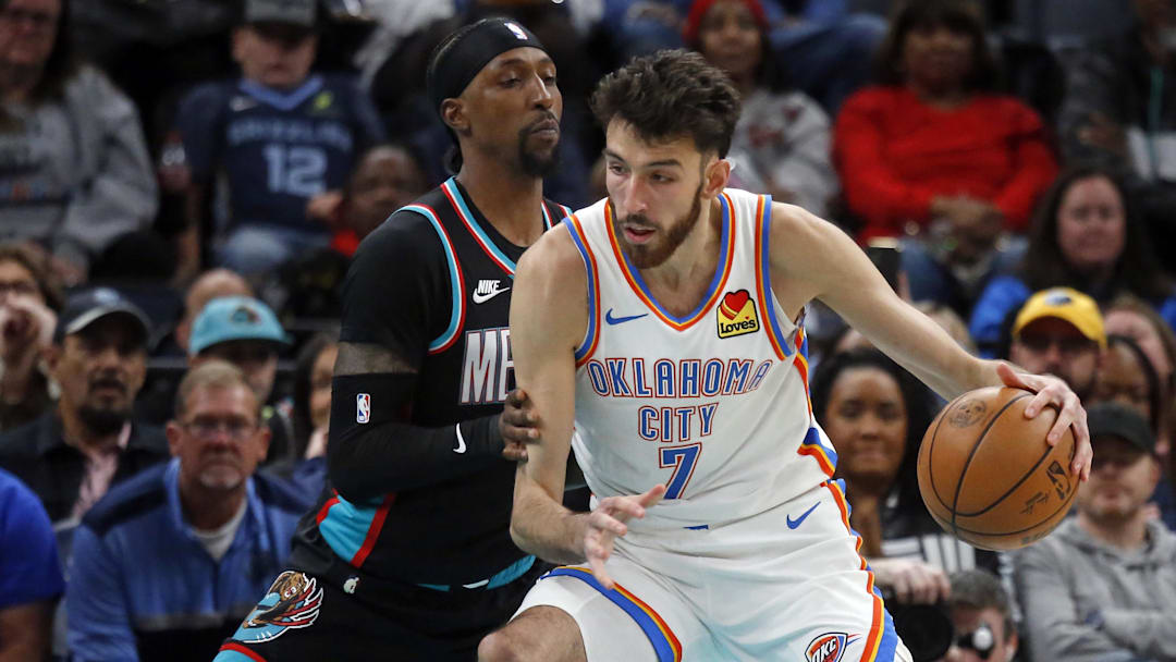 Nov 9, 2025; Memphis, Tennessee, USA; Oklahoma City Thunder center Chet Holmgren (7) drives to the basket as Memphis Grizzlies forward Kentavious Caldwell-Pope (3) defends during the fourth quarter at FedExForum. Mandatory Credit: Petre Thomas-Imagn Images