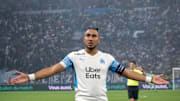 Dimitri Payet fustige les lancers de bouteille et boulettes de papiers.