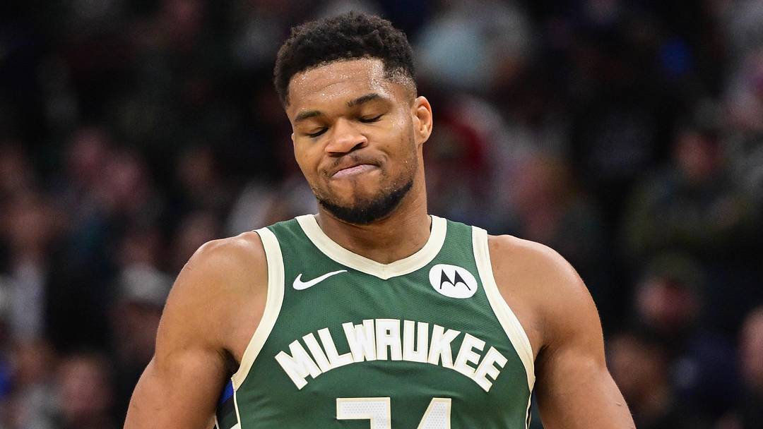 Nov 1, 2025; Milwaukee, Wisconsin, USA; Milwaukee Bucks forward Giannis Antetokounmpo (34) reacts after missing a shot late in the fourth quarter against the Sacramento Kings at Fiserv Forum. Mandatory Credit: Benny Sieu-Imagn Images Nov 1, 2025; Milwaukee, Wisconsin, USA; Milwaukee Bucks forward Giannis Antetokounmpo (34) reacts after missing a shot late in the fourth quarter against the Sacramento Kings at Fiserv Forum. Mandatory Credit: Benny Sieu-Imagn Images