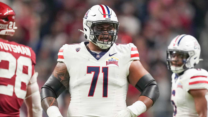 Dec 28, 2023; San Antonio, TX, USA;  Arizona Wildcats offensive lineman Jonah Savaiinaea (71) gets ready for a play in the first half against the Oklahoma Sooners at Alamodome