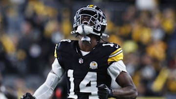 Oct 20, 2024; Pittsburgh, Pennsylvania, USA;  Pittsburgh Steelers wide receiver George Pickens (14) reacts after making a catch against the New York Jets during the second quarter at Acrisure Stadium. Mandatory Credit: Charles LeClaire-Imagn Images