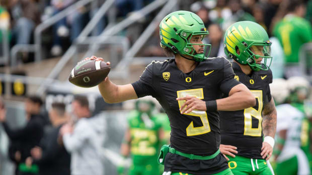 Oregon quarterback Dante Moore throws out a pass during warmups ahead of the Oregon Ducks’ Spring Game