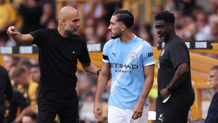 Pep Guardiola a loué les qualités de Rayan Cherki. Pep Guardiola a loué les qualités de Rayan Cherki.