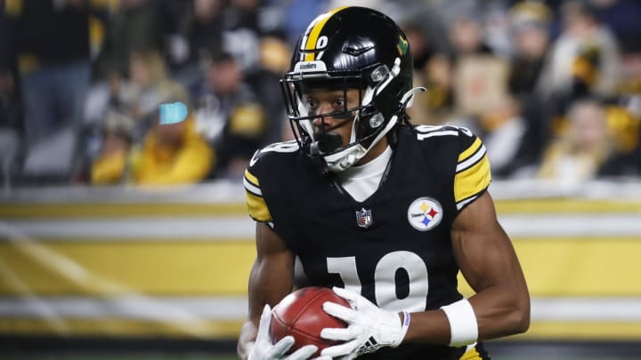 Nov 2, 2023; Pittsburgh, Pennsylvania, USA; Pittsburgh Steelers wide receiver Calvin Austin III (19) returns a punt against the Tennessee Titans during the second quarter at Acrisure Stadium. Mandatory Credit: Charles LeClaire-USA TODAY Sports