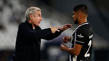 O treinador português vem sendo um dos grandes responsáveis pelo bom momento do Glorioso