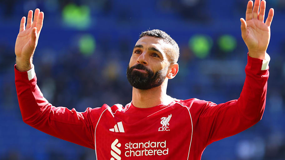 Mohamed Salah waving.