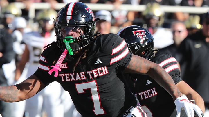 Nov 15, 2025; Lubbock, Texas, USA;  Texas Tech Red Raiders tight end Terrence Carter Jr. (7) blocks against the Central Florida Knights in the first half at Jones AT&T Stadium. Mandatory Credit: Michael C. Johnson-Imagn Images