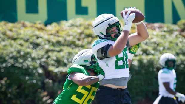 Oregon tight end Patrick Herbert snags a catch during practice with the Ducks Tuesday