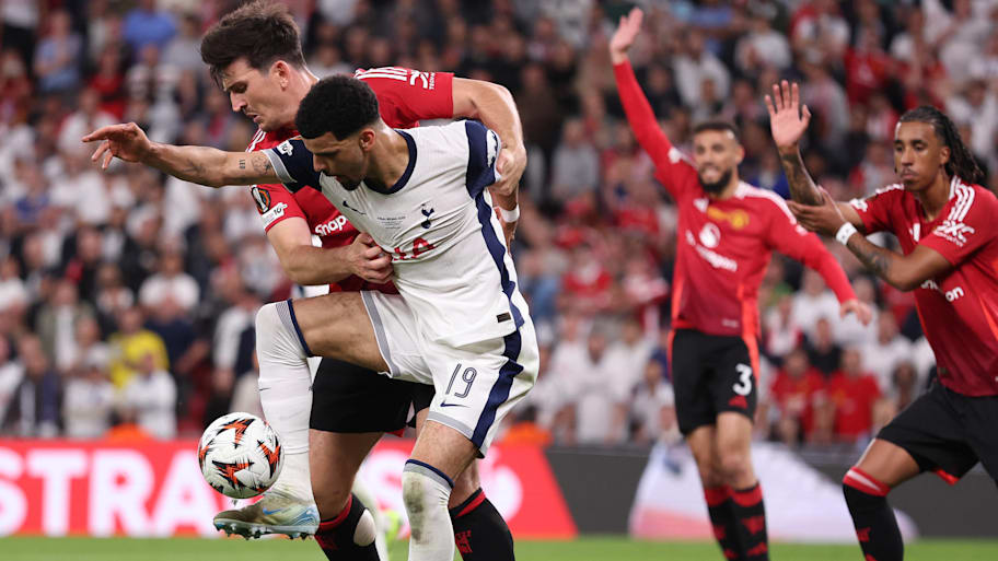 Harry Maguire (left) and Dominic Solanke challenge for the ball in the Europa League final. | IMAGO/Sportimage