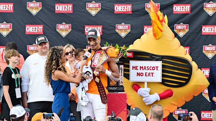 Cheez-It Citrus Bowl - Iowa v Tennessee