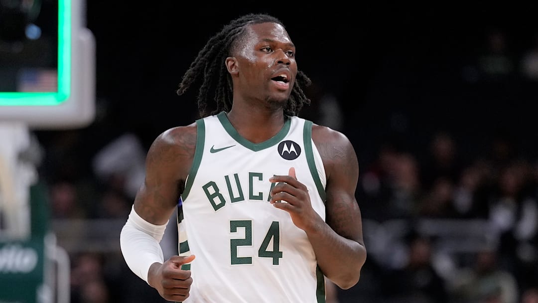 Detroit Pistons v Milwaukee Bucks