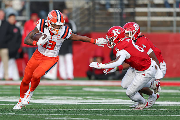 Illinois Fighting Illini wide receiver Pat Bryant (13) gains yards after catch.