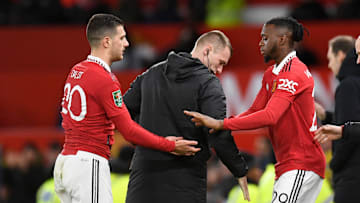 Erik ten Hag puji persaingan posisi bek kanan di Manchester United