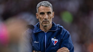 Juan Pablo Vojvoda está pressionado no comando do Fortaleza