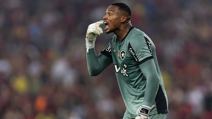 John negocia com o West Ham, da Inglaterra, e não joga mais pelo Botafogo John negocia com o West Ham, da Inglaterra, e não joga mais pelo Botafogo