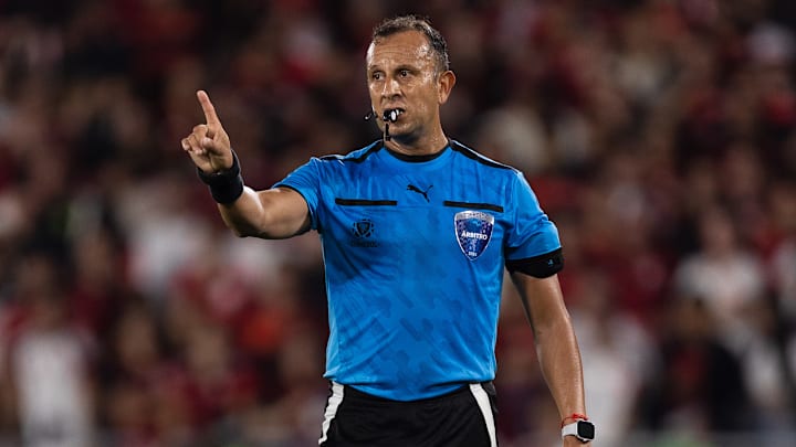 Argentino Dario Herrera vai comandar a partida