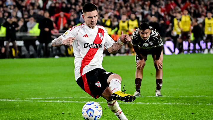 Franco Mastantuono debutó con River Plate a los 16 años de edad 