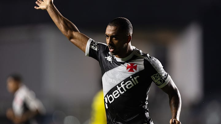 Lateral virou reserva no Vasco