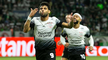 Yuri Alberto e Memphis Depay comandam o ataque do Corinthians