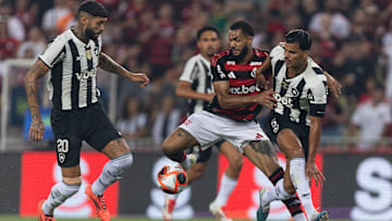 Juninho protagonizou a melhor chance do Flamengo na etapa inicial