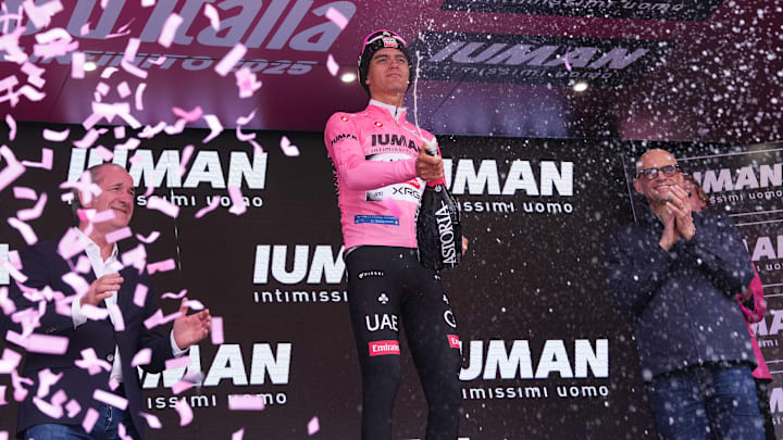 Isaac del Toro tiene el apoyo de su equipo, el UAE Team Emirates.