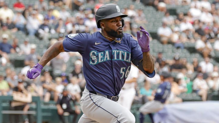 Seattle Mariners outfielder Randy Arozarena runs after hitting a single against the Chicago White Sox on Sunday at Guaranteed Rate Field.