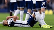 Jogador se machucou em lance em que deu assistência para gol