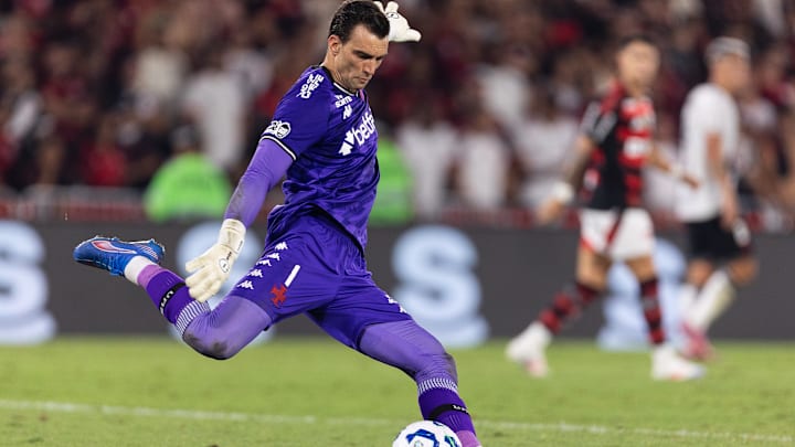 Léo Jardim está recuperado e volta ao time titular do Vasco contra o Mirassol Léo Jardim está recuperado e volta ao time titular do Vasco contra o Mirassol