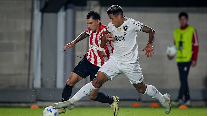 Estudiantes lidera a chave, Botafogo vive situação delicada Estudiantes lidera a chave, Botafogo vive situação delicada