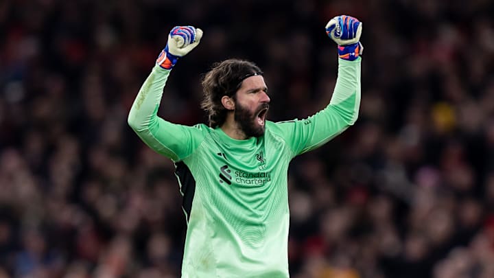 Goleiro Alisson tem a missão de parar o ataque do time londrino