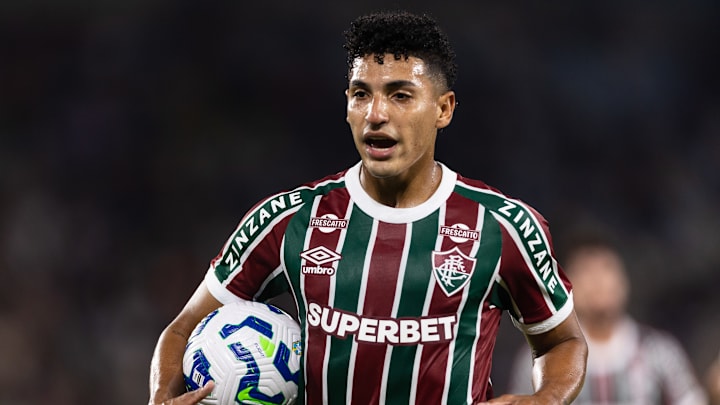 Lateral do Fluminense interessa ao Furacão Lateral do Fluminense interessa ao Furacão