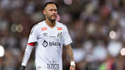 Neymar retornou de lesão diante do CRB e estará em campo neste domingo (25)