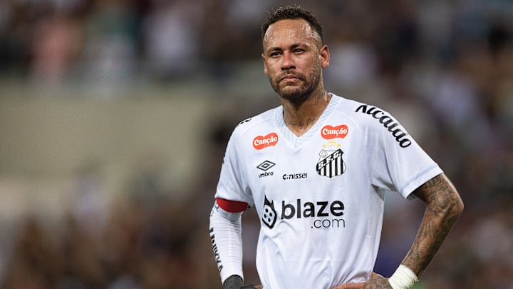 Neymar entrou no segundo tempo e mudou o confronto, mas não conseguiu levar o Santos às oitavas de final Neymar entrou no segundo tempo e mudou o confronto, mas não conseguiu levar o Santos às oitavas de final