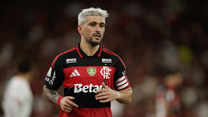 Arrascaeta tem fratura na clavícula e vira dúvida na Seleção Uruguaia