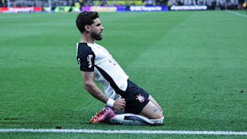 Yuri Alberto vem treinando normalmente