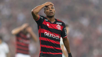 De la Cruz ainda trata de trauma no joelho direito.