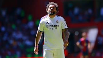 Marcelo, légende du Real a présenté le nouveau maillot extérieur des Merengue. 