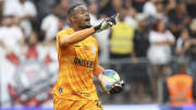 Carlos Miguel negocia com time da Inglaterra e é dúvida para o jogo do Corinthians.