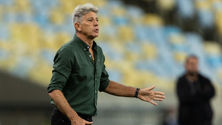 Renato Gaúcho pediu reforços para o ataque Renato Gaúcho pediu reforços para o ataque