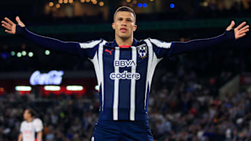 El Eintracht Frankfurt de Alemania buscaría el fichaje del pivote colombiano Nelson Deossa en este mismo verano, que tiene contrato vigente con Rayados hasta diciembre del 2028.
