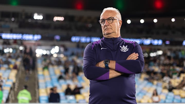 Dorival Júnior ainda não definiu o XI inicial do Corinthians para o Majestoso